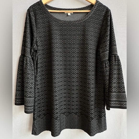 Max Studio Black Textured Bell Sleeve Top – Scoop Neck Stretch Blouse – Size L - Picture 3 of 10